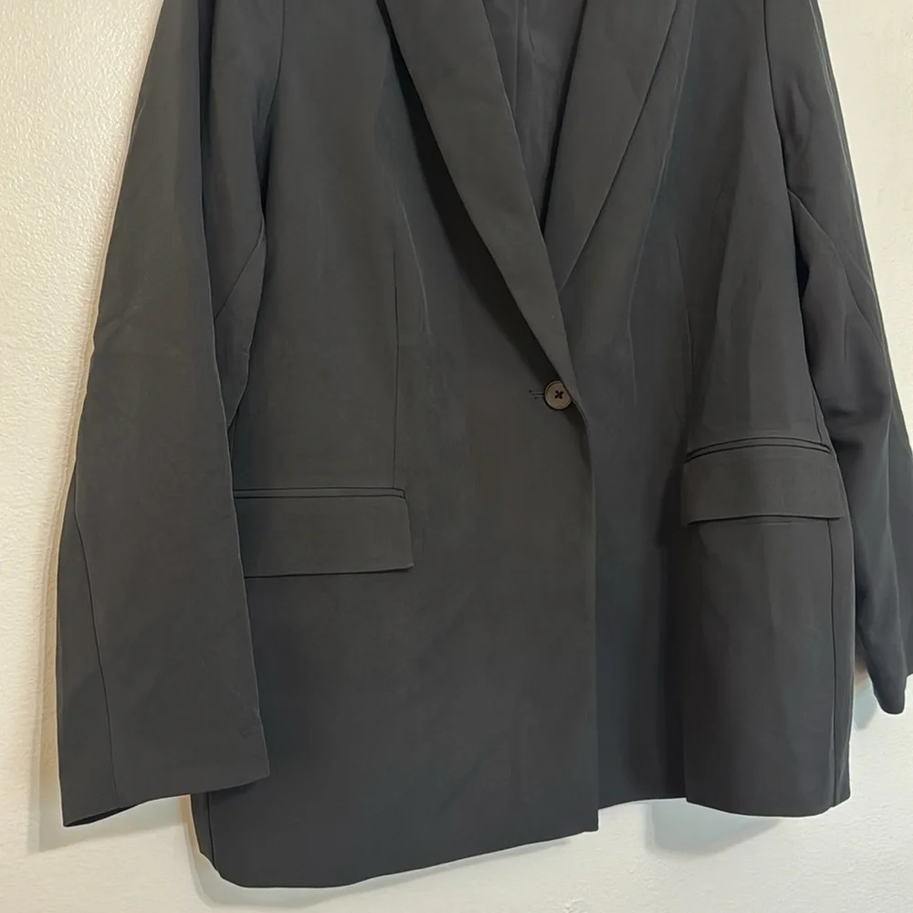 The Drop Blake Long Blazer in Black - Picture 3 of 9